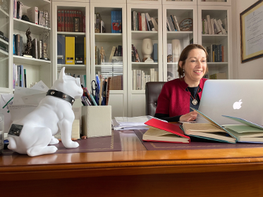 Aurélie Magnin dans son bureau